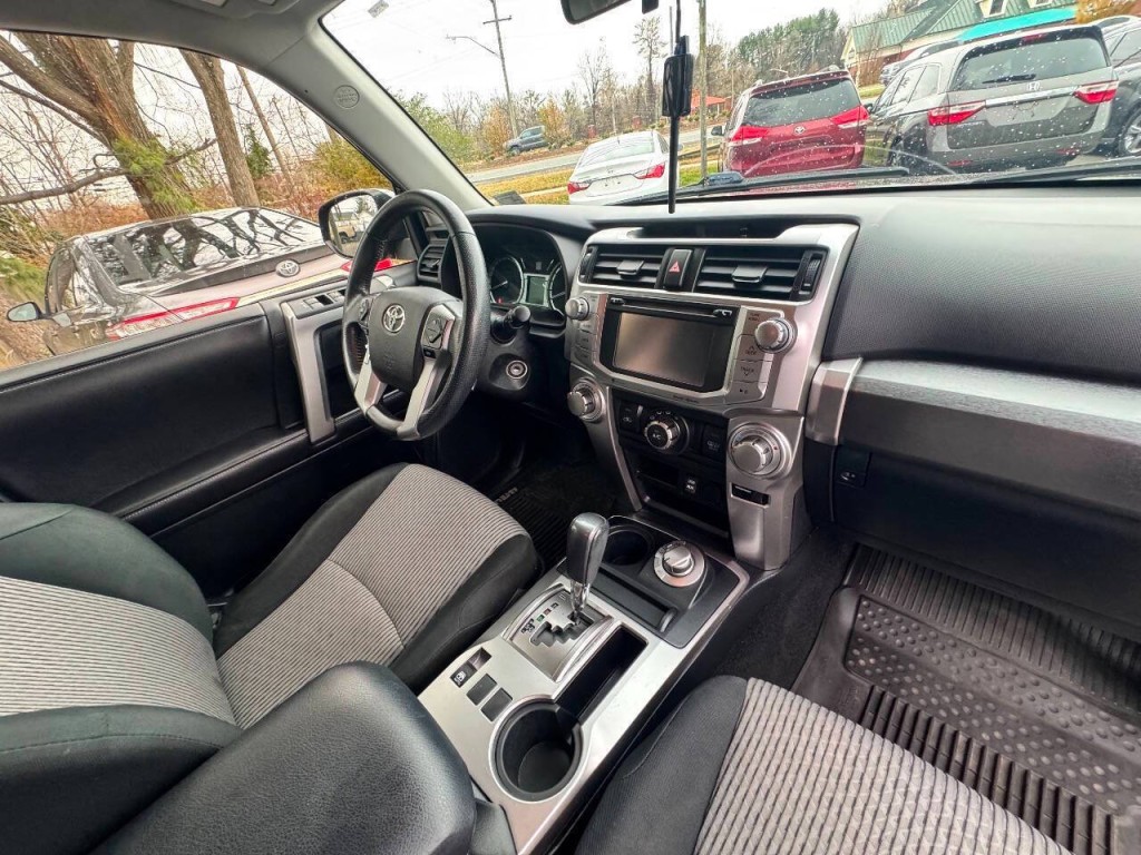 2017 Toyota 4Runner Image 17