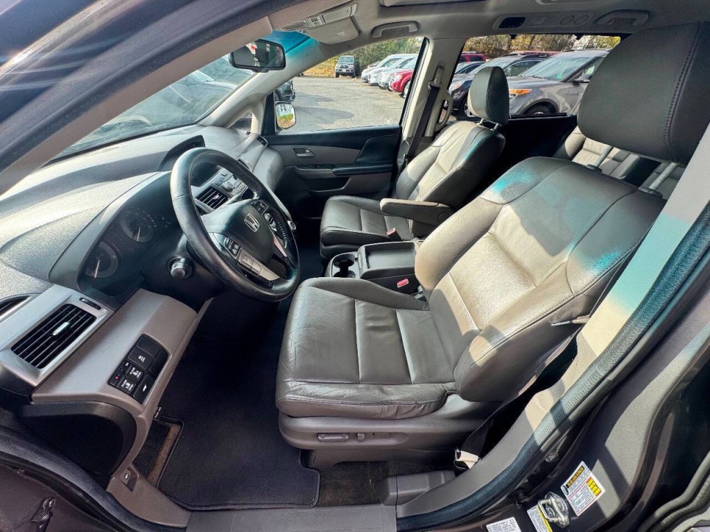 2012 Honda Odyssey Image 8