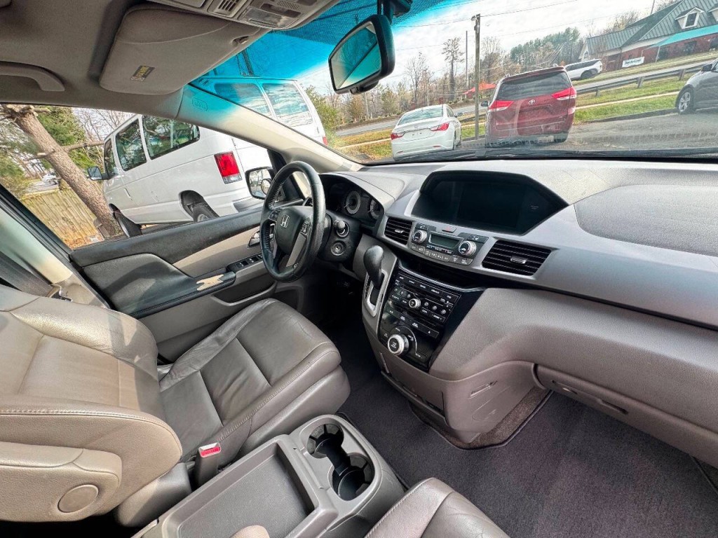 2012 Honda Odyssey Image 16