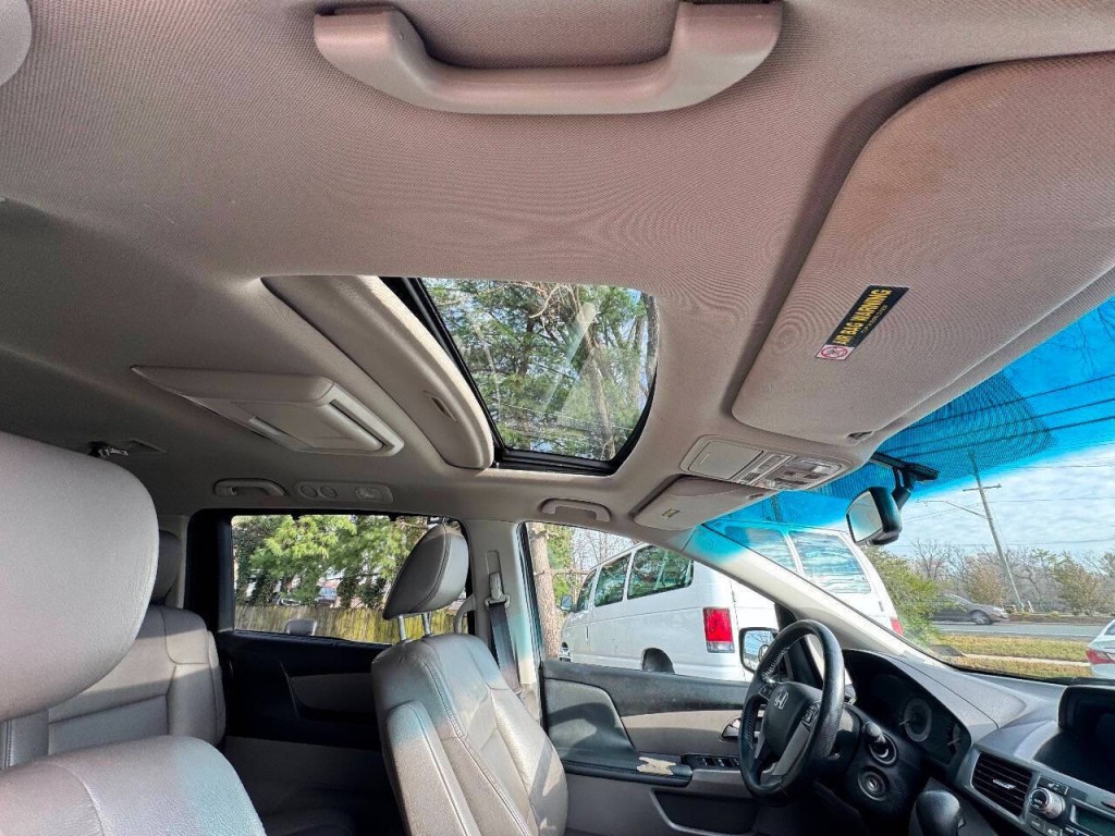 2012 Honda Odyssey Image 17