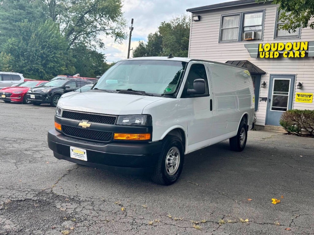 2018 Chevrolet Express Image 1