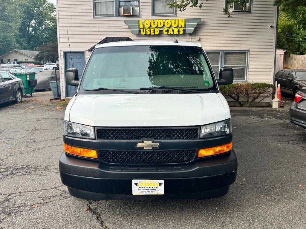 2018 Chevrolet Express Image 2