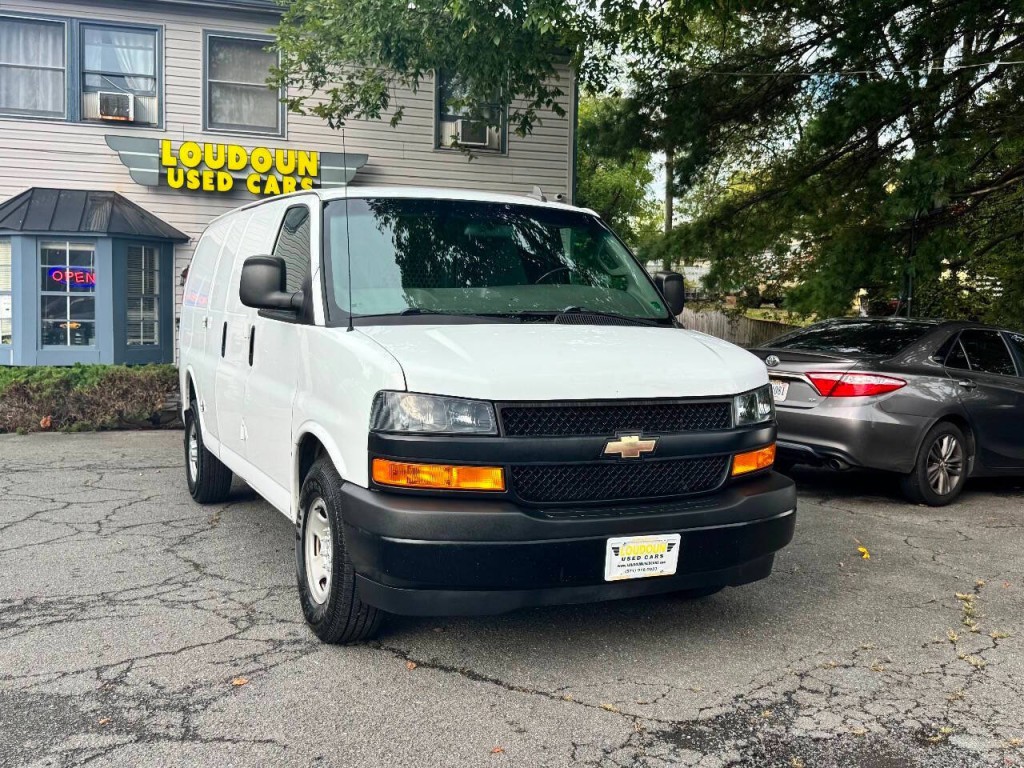 2018 Chevrolet Express Image 3