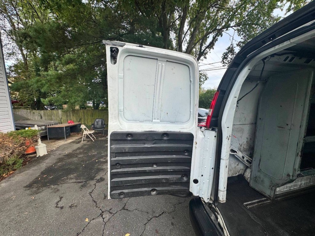 2018 Chevrolet Express Image 9