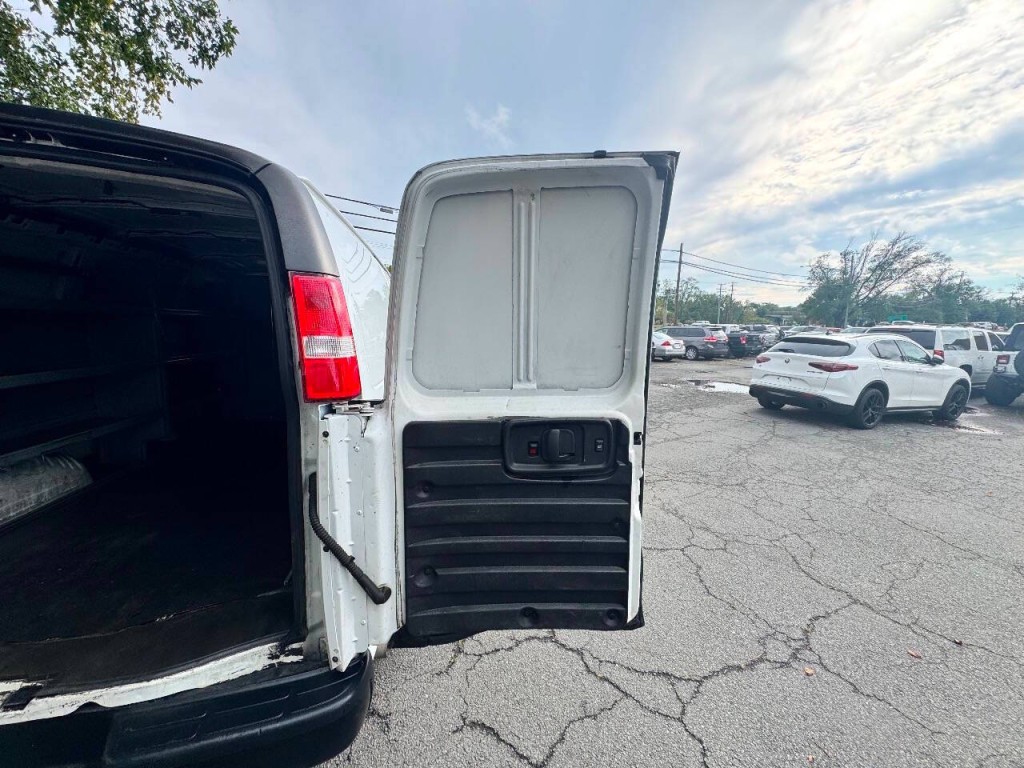 2018 Chevrolet Express Image 10