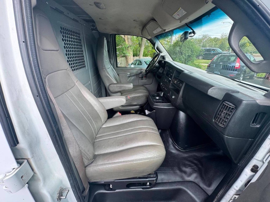 2018 Chevrolet Express Image 13