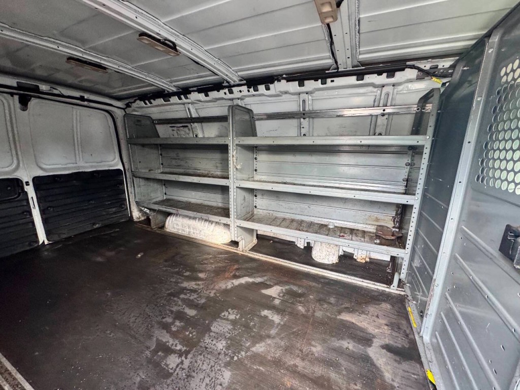 2018 Chevrolet Express Image 18