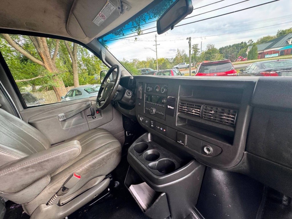 2018 Chevrolet Express Image 22