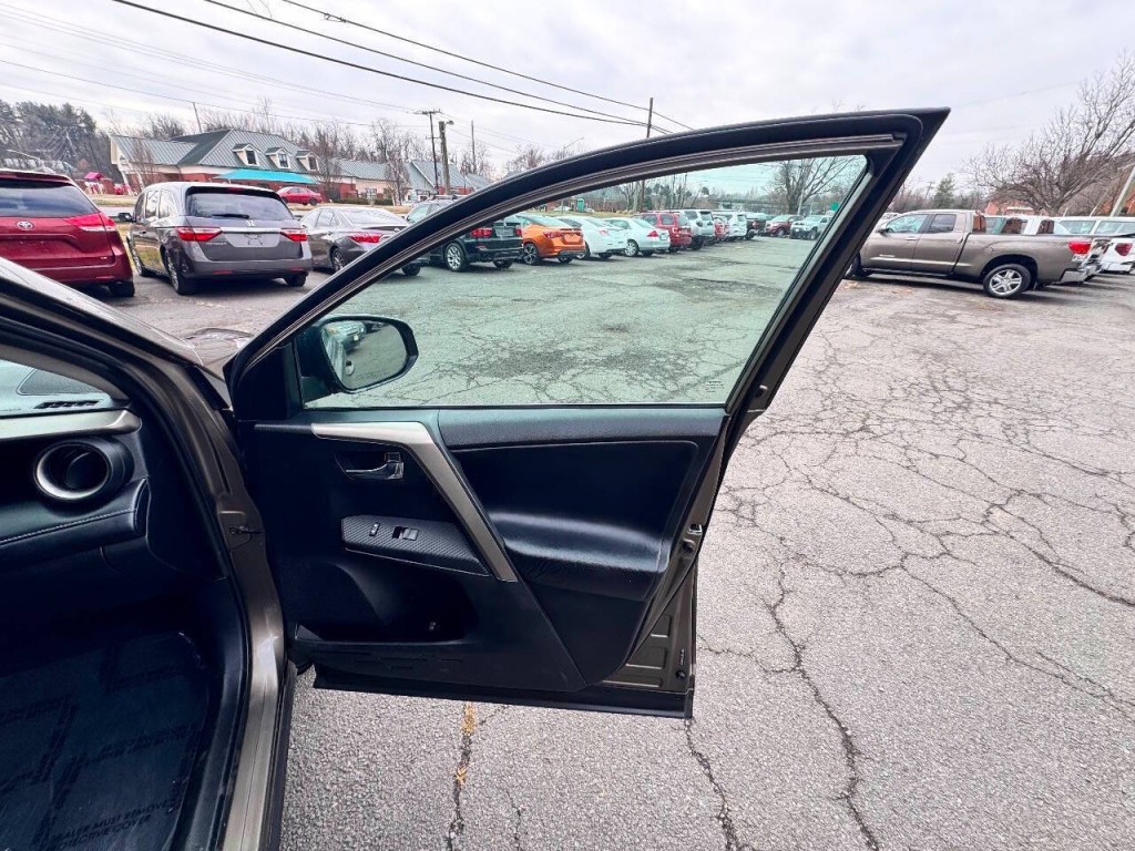 2013 Toyota Rav4 Image 18