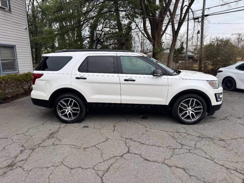 2017 Ford Explorer Image 4