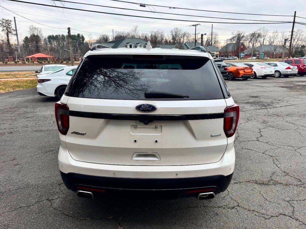 2017 Ford Explorer Image 5