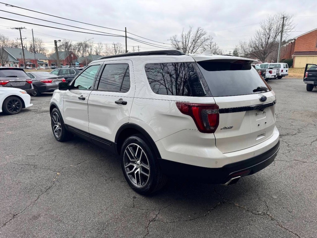 2017 Ford Explorer Image 8