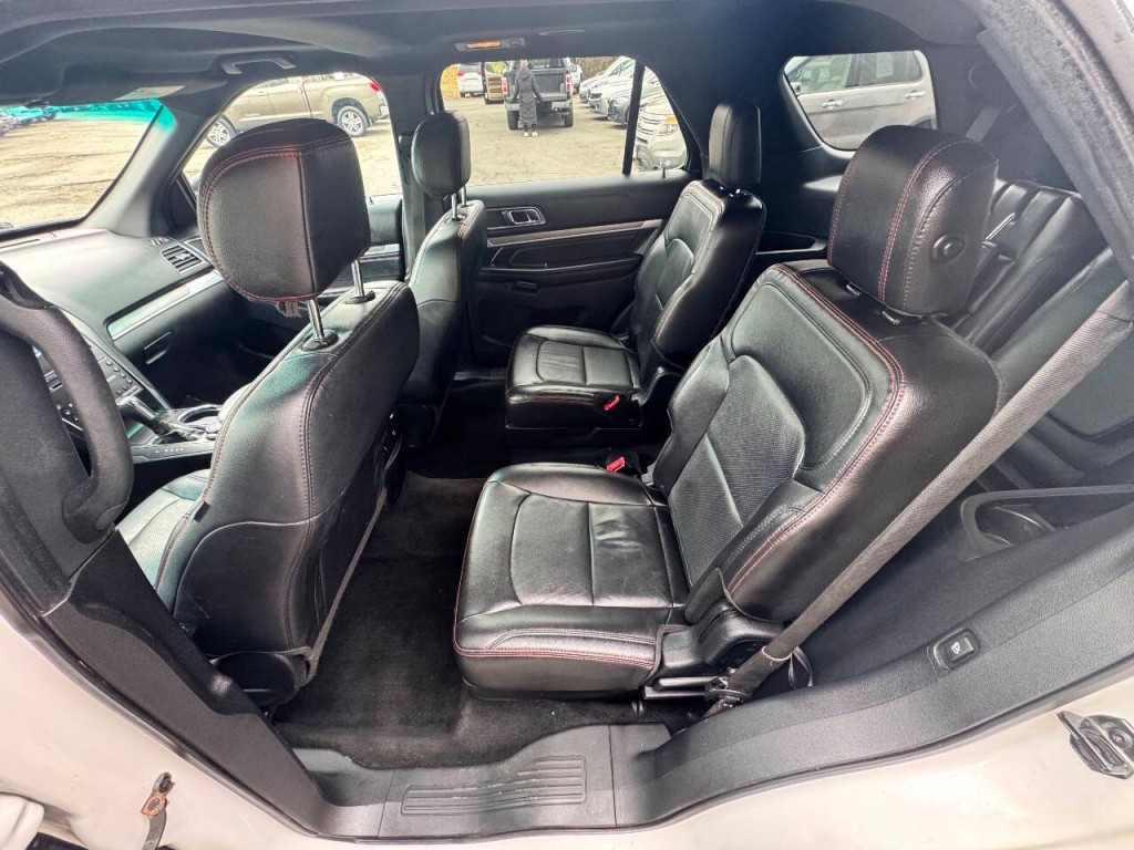 2017 Ford Explorer Image 12