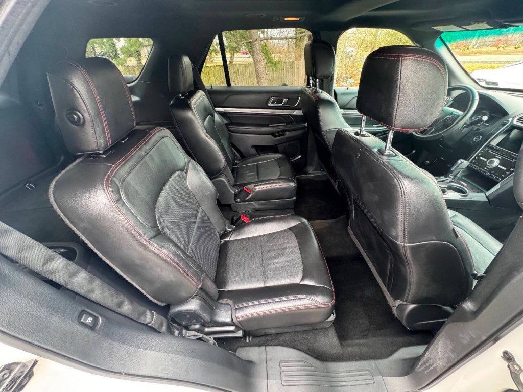 2017 Ford Explorer Image 18