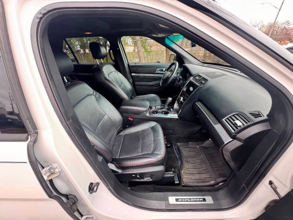 2017 Ford Explorer Image 20