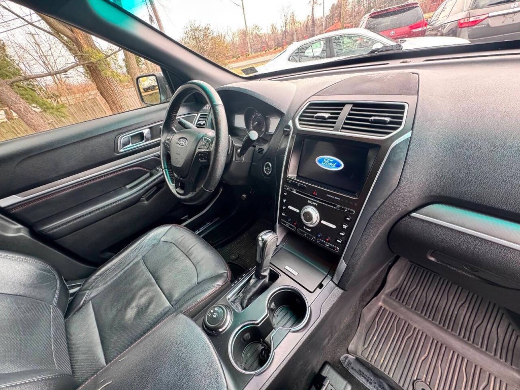 2017 Ford Explorer Image 21