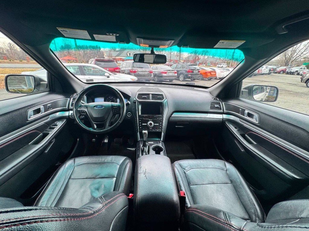 2017 Ford Explorer Image 25