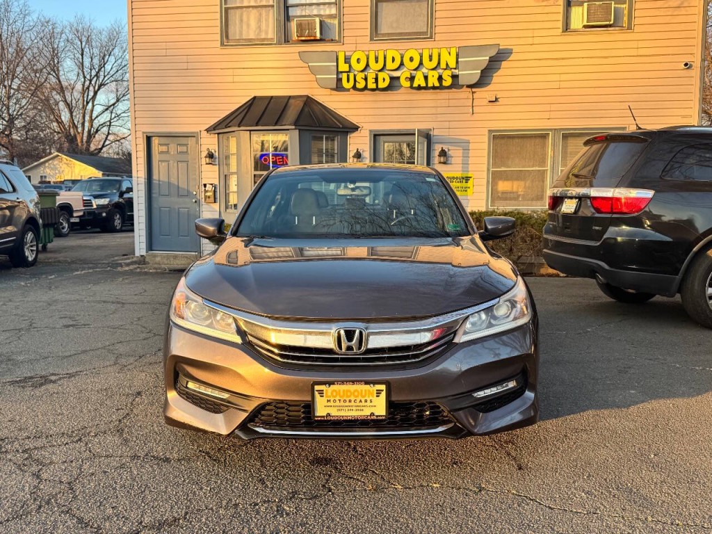 2017 Honda Accord Image 2