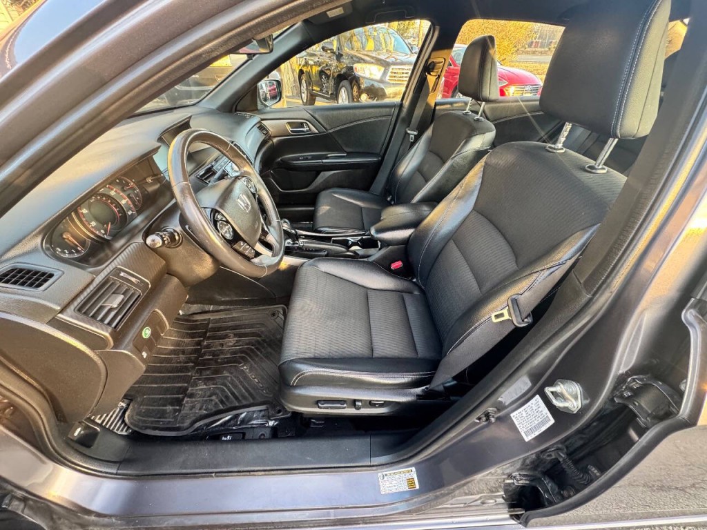 2017 Honda Accord Image 8