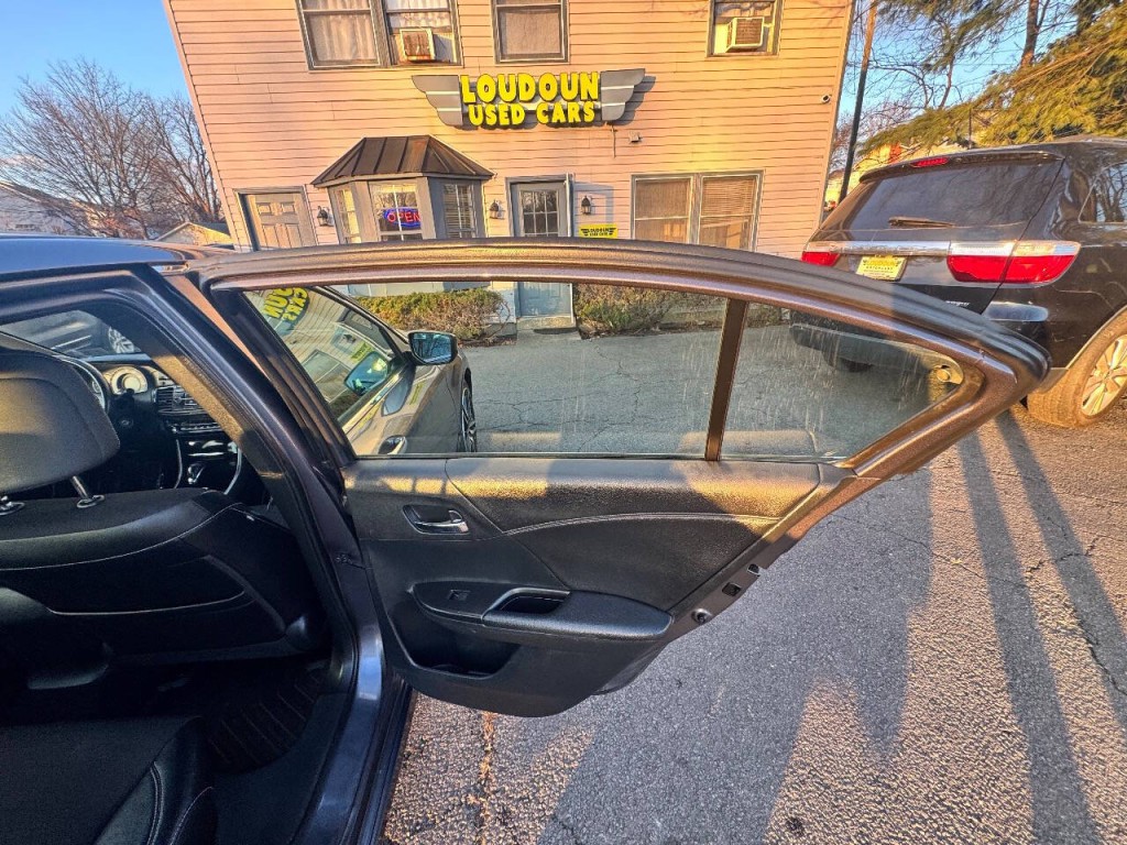 2017 Honda Accord Image 12