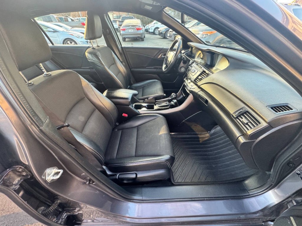 2017 Honda Accord Image 15