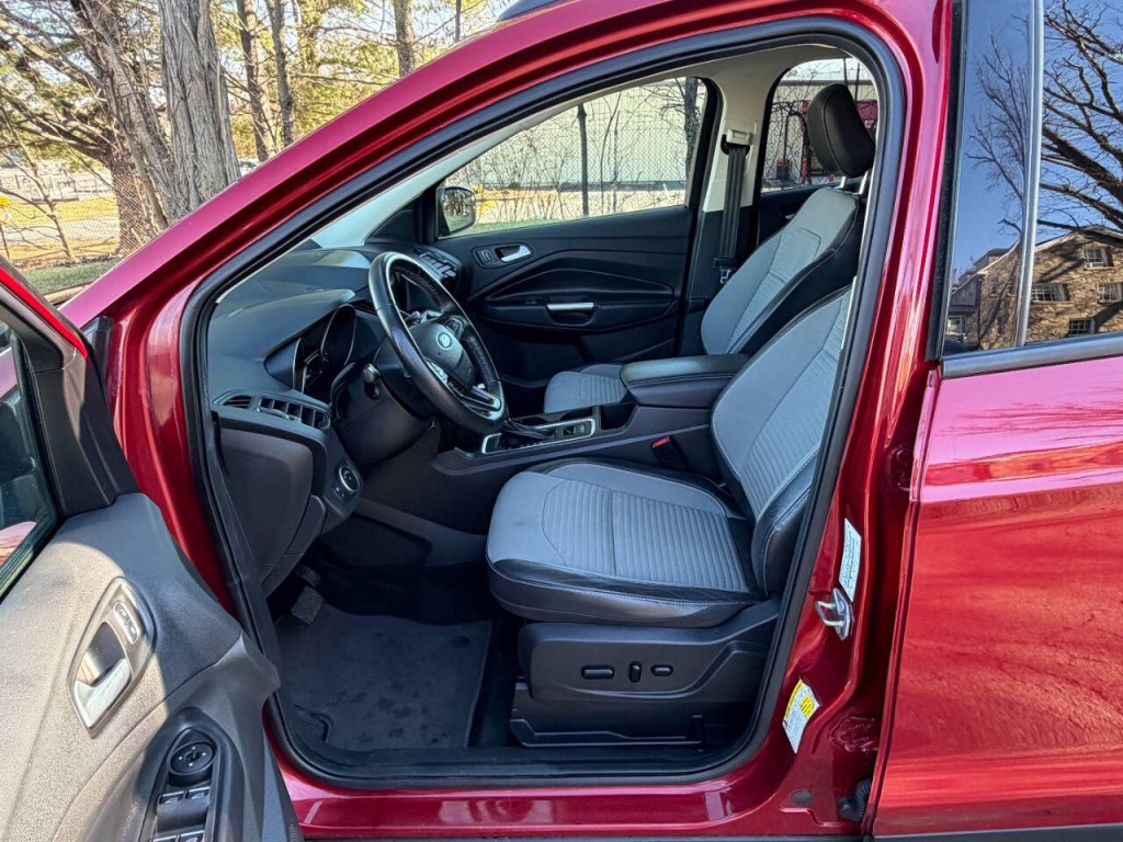 2019 Ford Escape Image 9