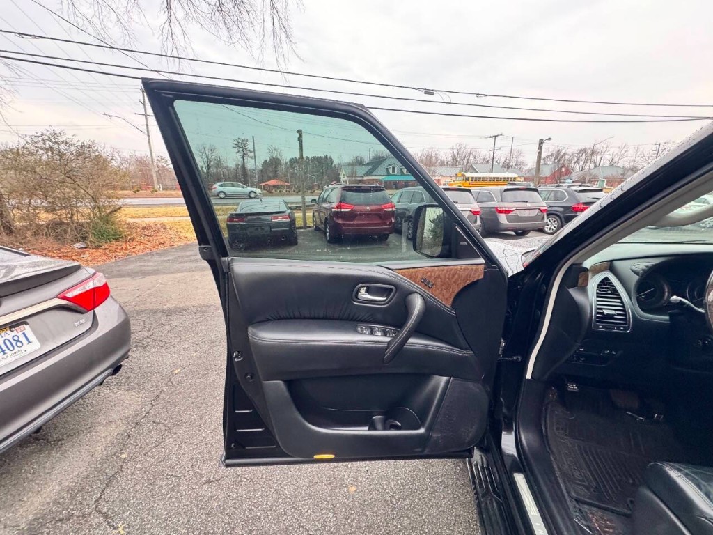 2017 INFINITI QX80 Image 7