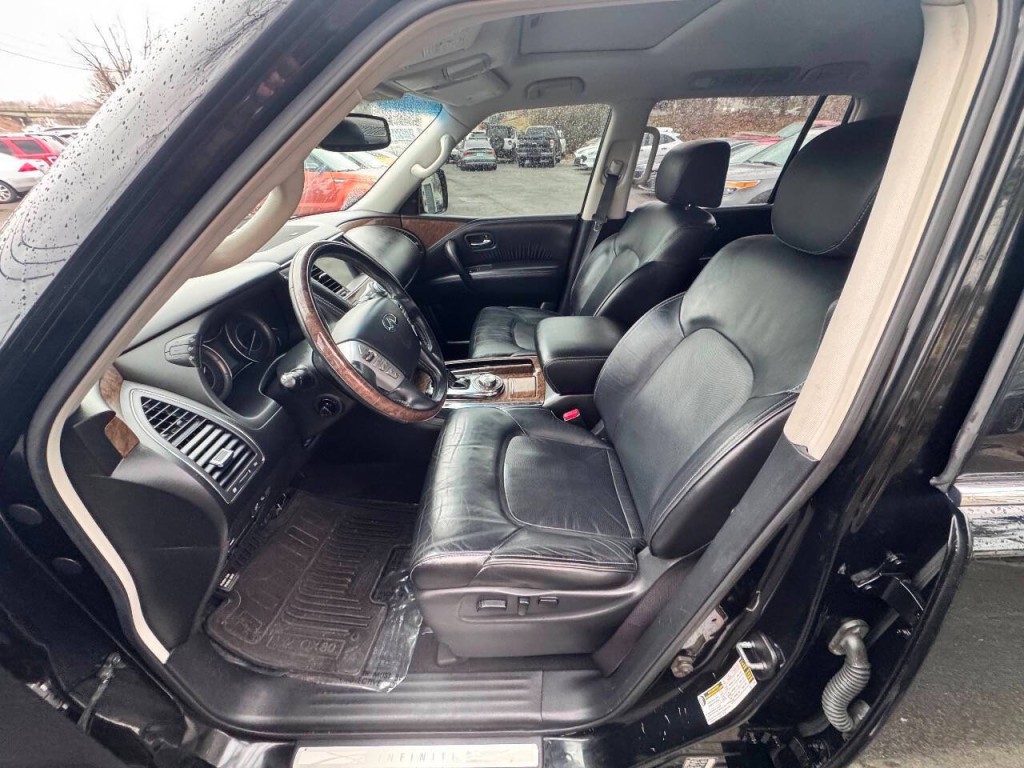 2017 INFINITI QX80 Image 8