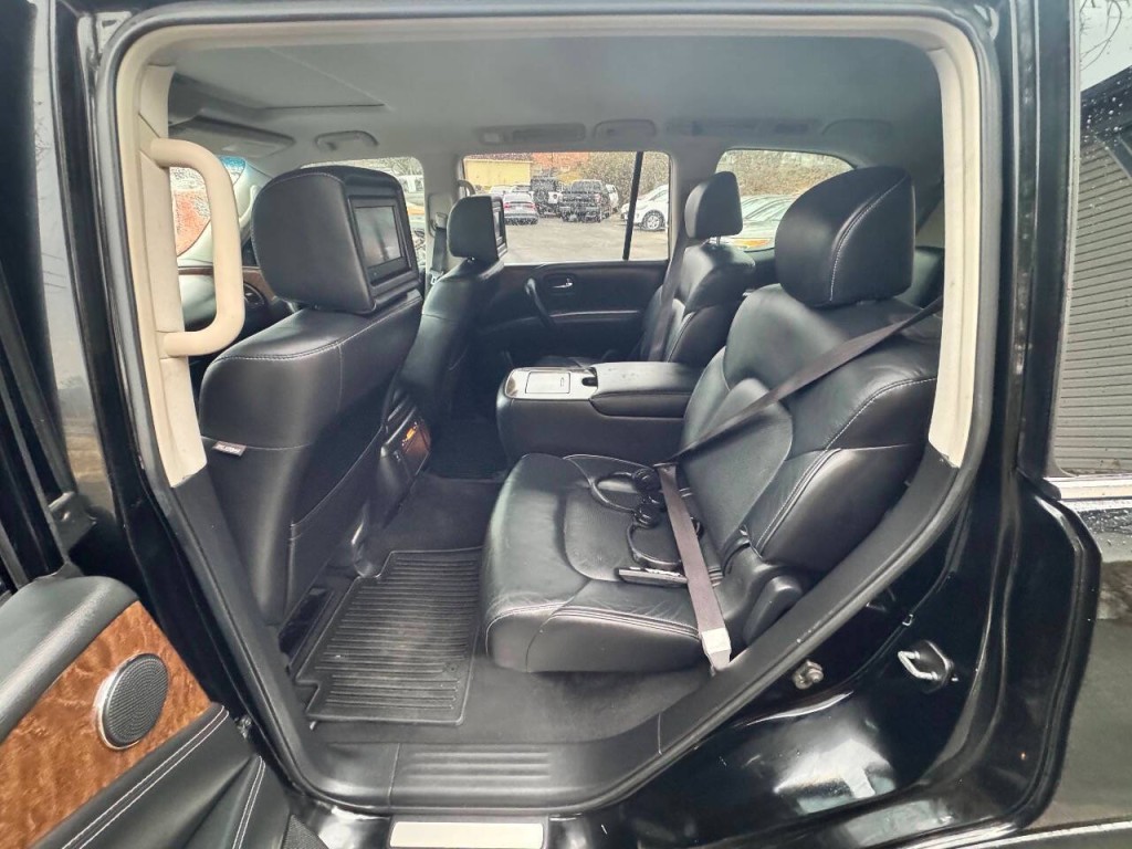 2017 INFINITI QX80 Image 10