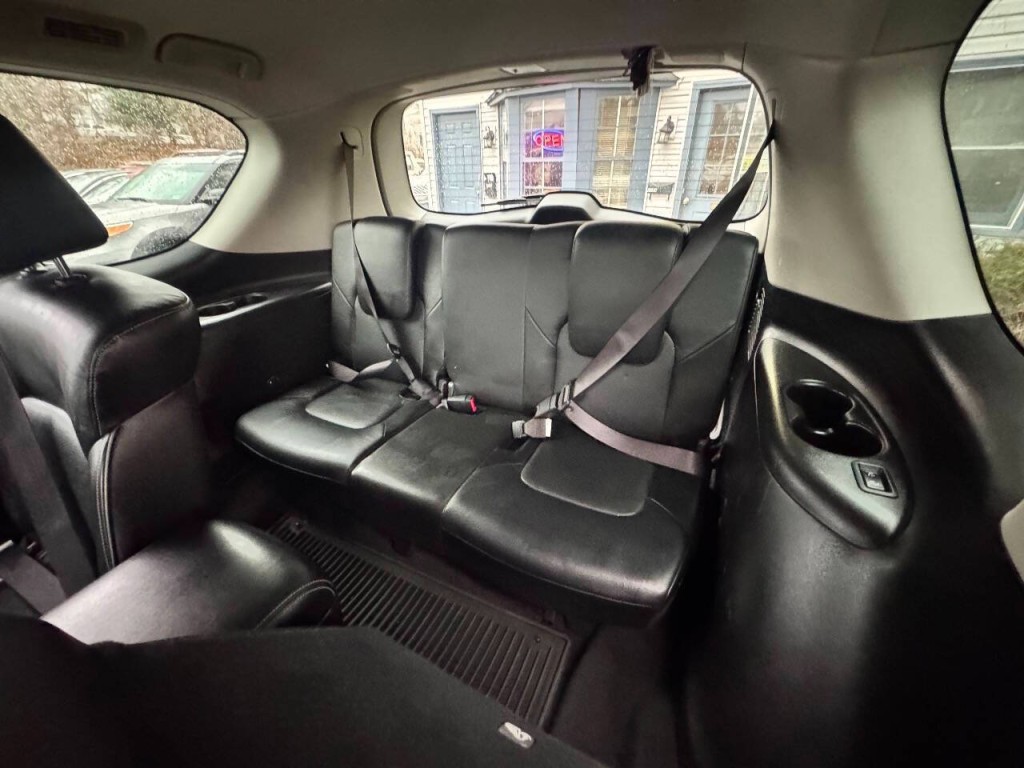 2017 INFINITI QX80 Image 11