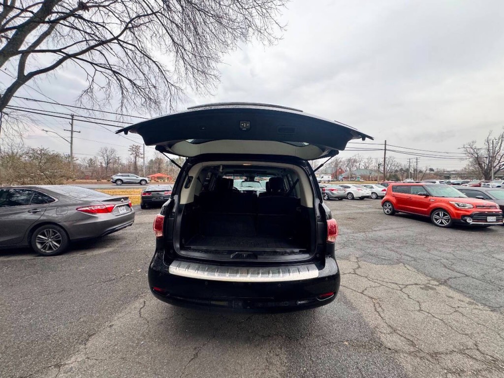 2017 INFINITI QX80 Image 12
