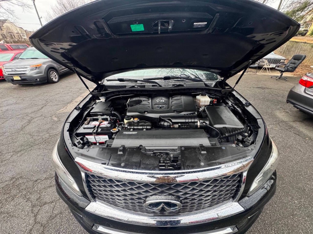 2017 INFINITI QX80 Image 24