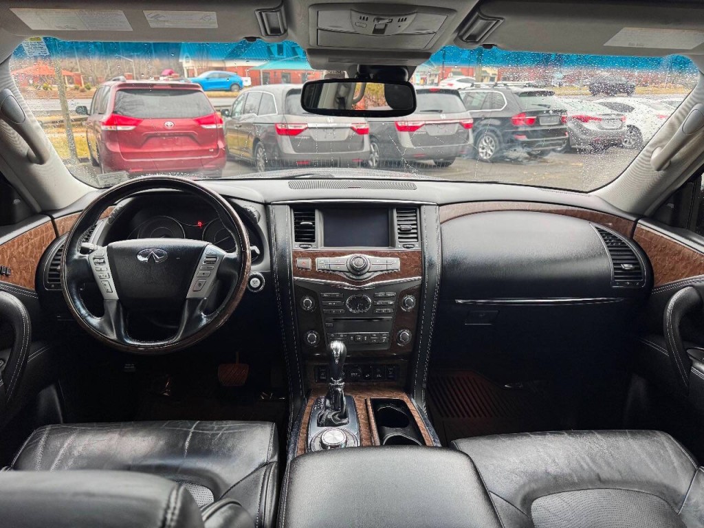 2017 INFINITI QX80 Image 25