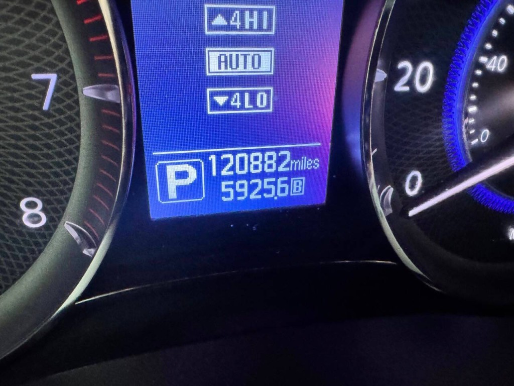 2017 INFINITI QX80 Image 26