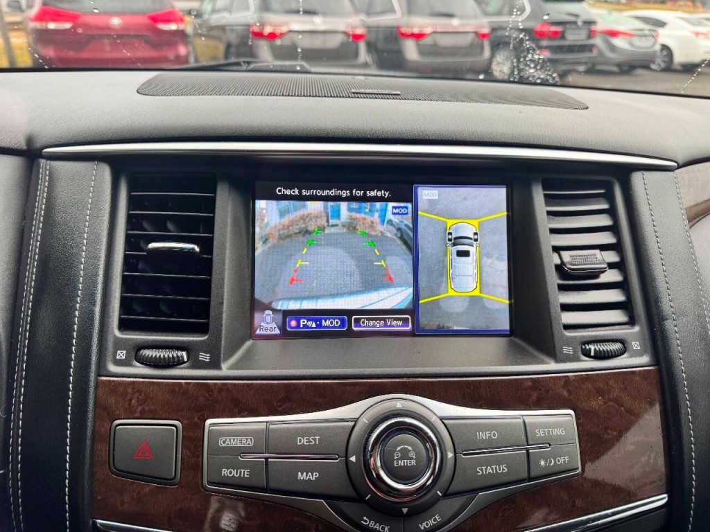 2017 INFINITI QX80 Image 28