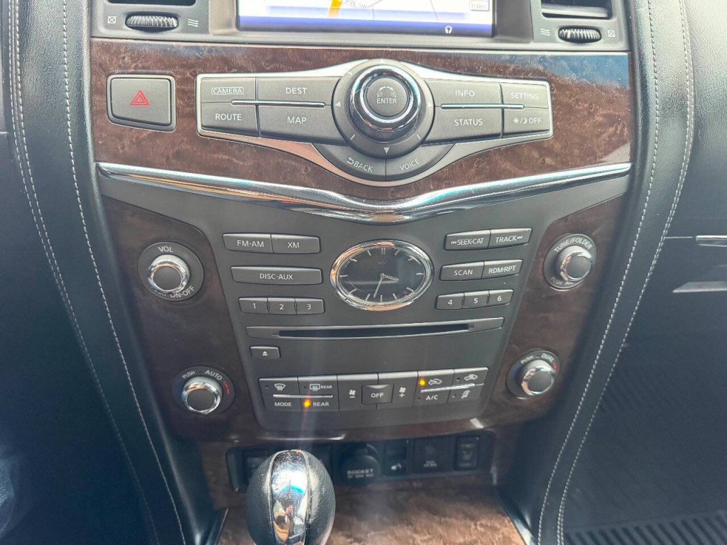 2017 INFINITI QX80 Image 30