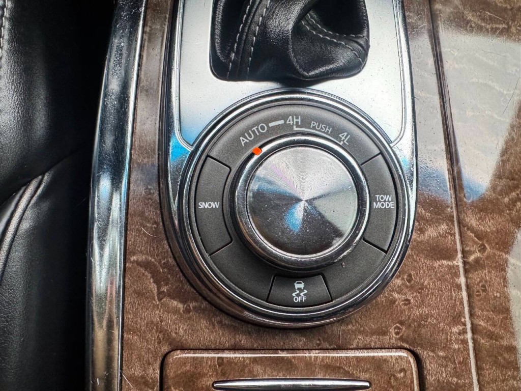 2017 INFINITI QX80 Image 31