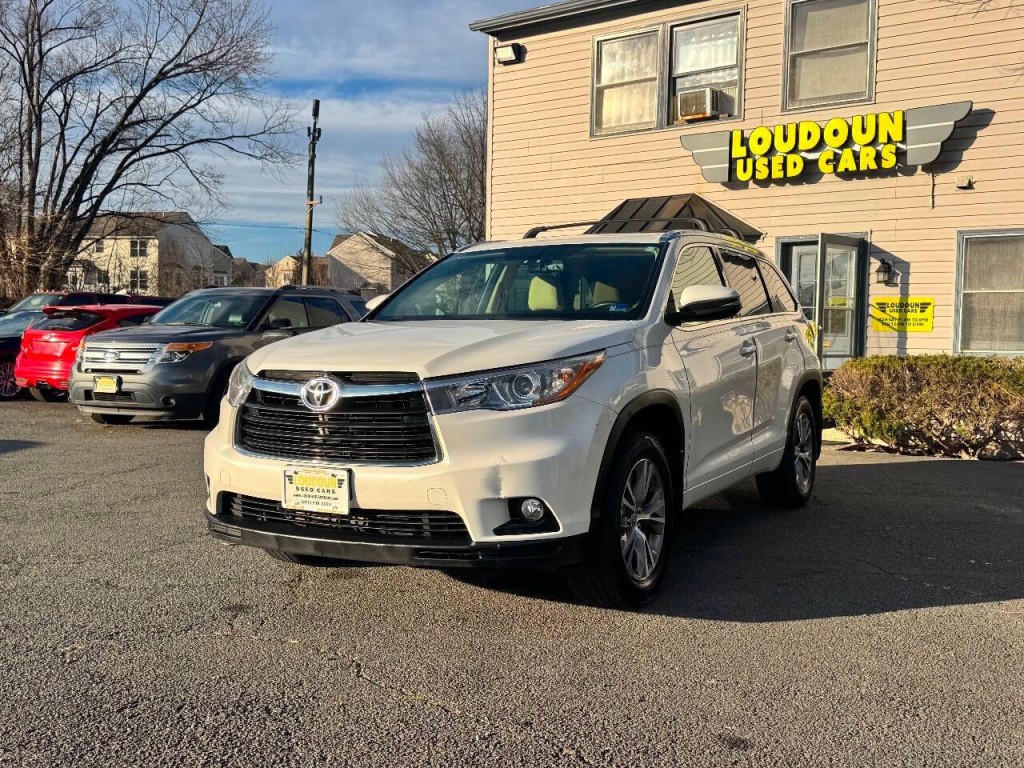 2015 Toyota Highlander Image 1