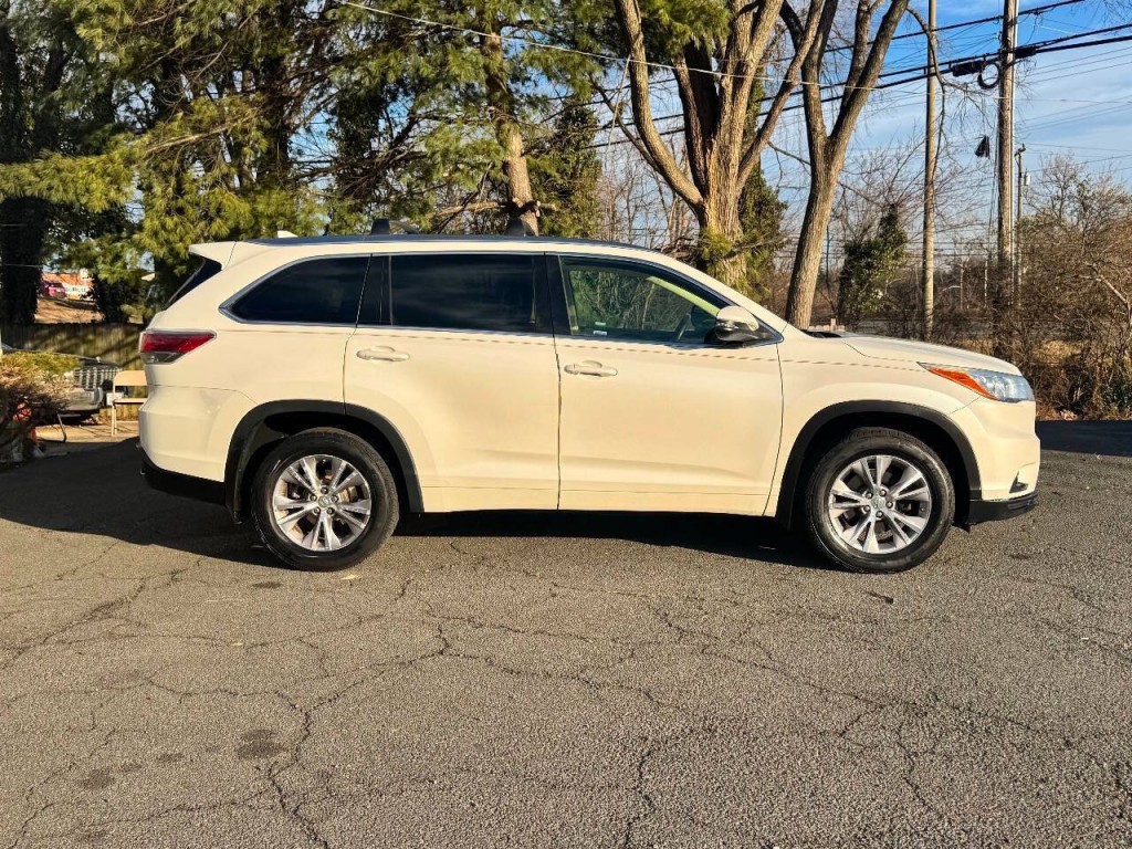 2015 Toyota Highlander Image 4