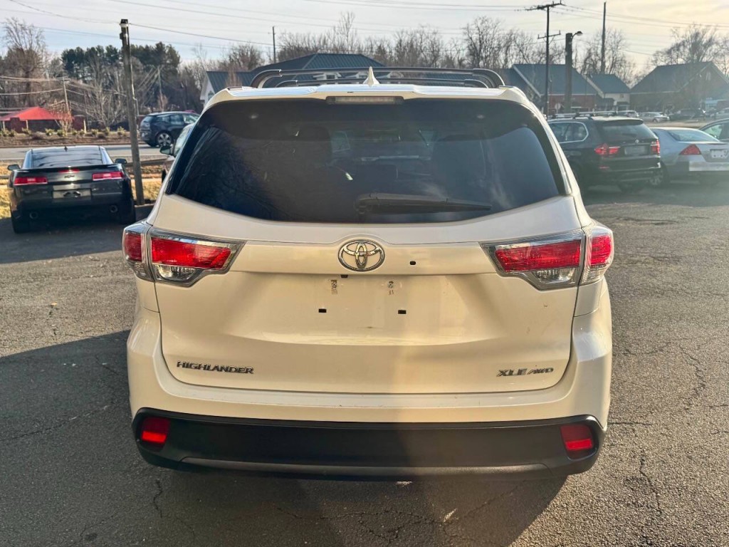 2015 Toyota Highlander Image 6