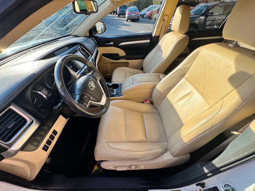 2015 Toyota Highlander Image 9