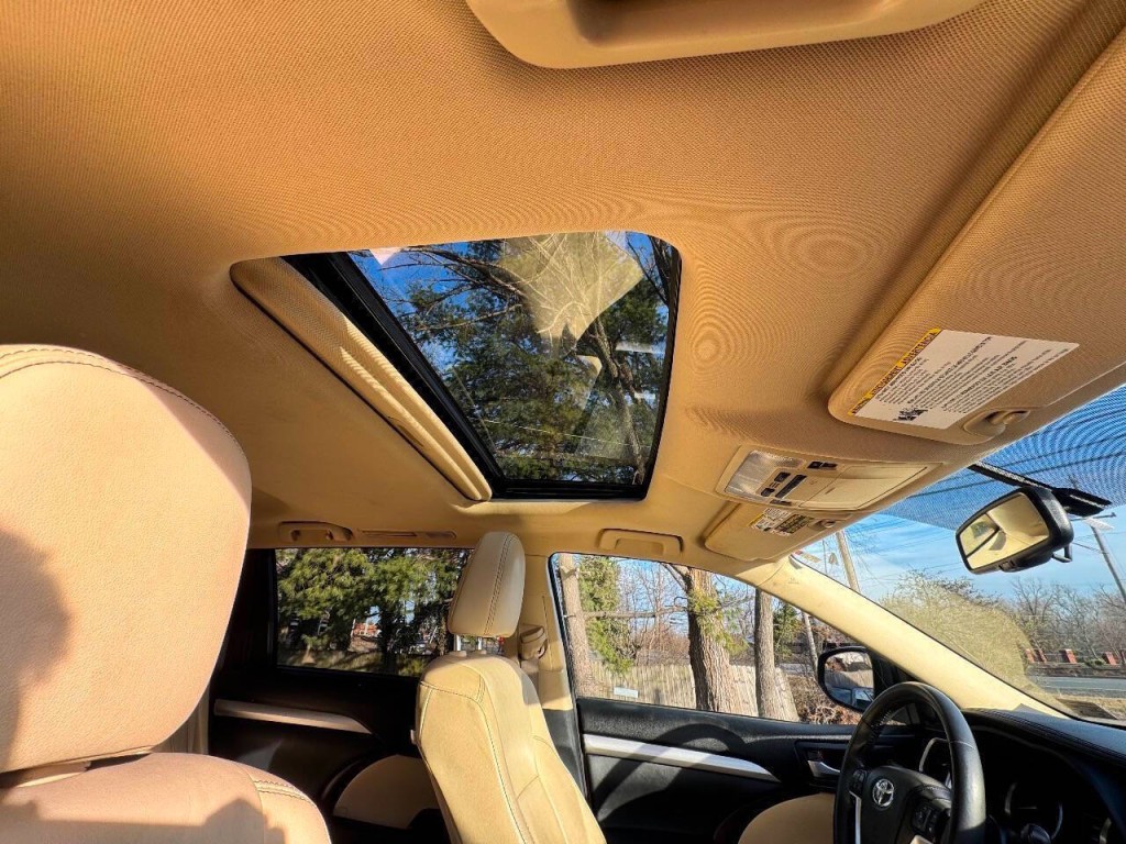 2015 Toyota Highlander Image 22