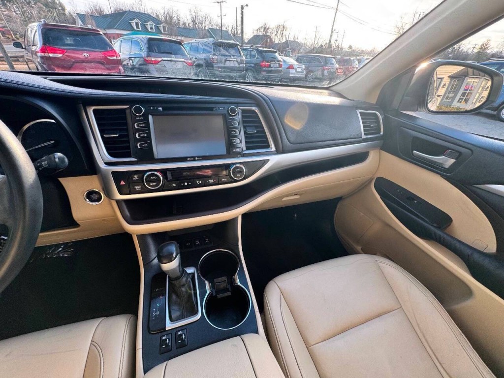 2015 Toyota Highlander Image 29