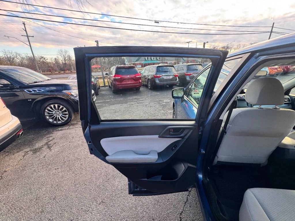 2016 Subaru Forester Image 9