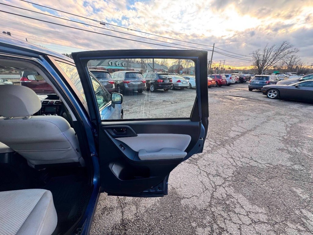 2016 Subaru Forester Image 12