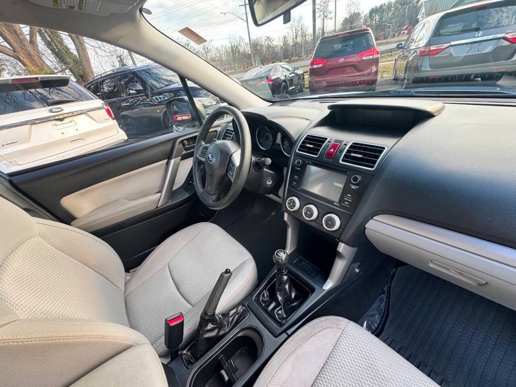 2016 Subaru Forester Image 16