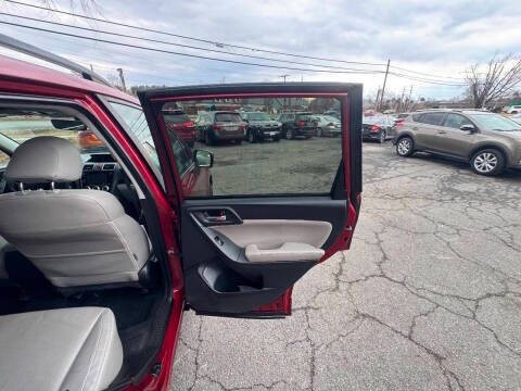 2017 Subaru Forester Image 11