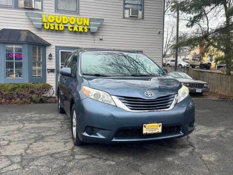 2015 Toyota Sienna Image 3