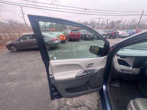 2015 Toyota Sienna Image 7