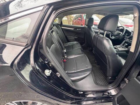 2017 Honda Civic Image 13